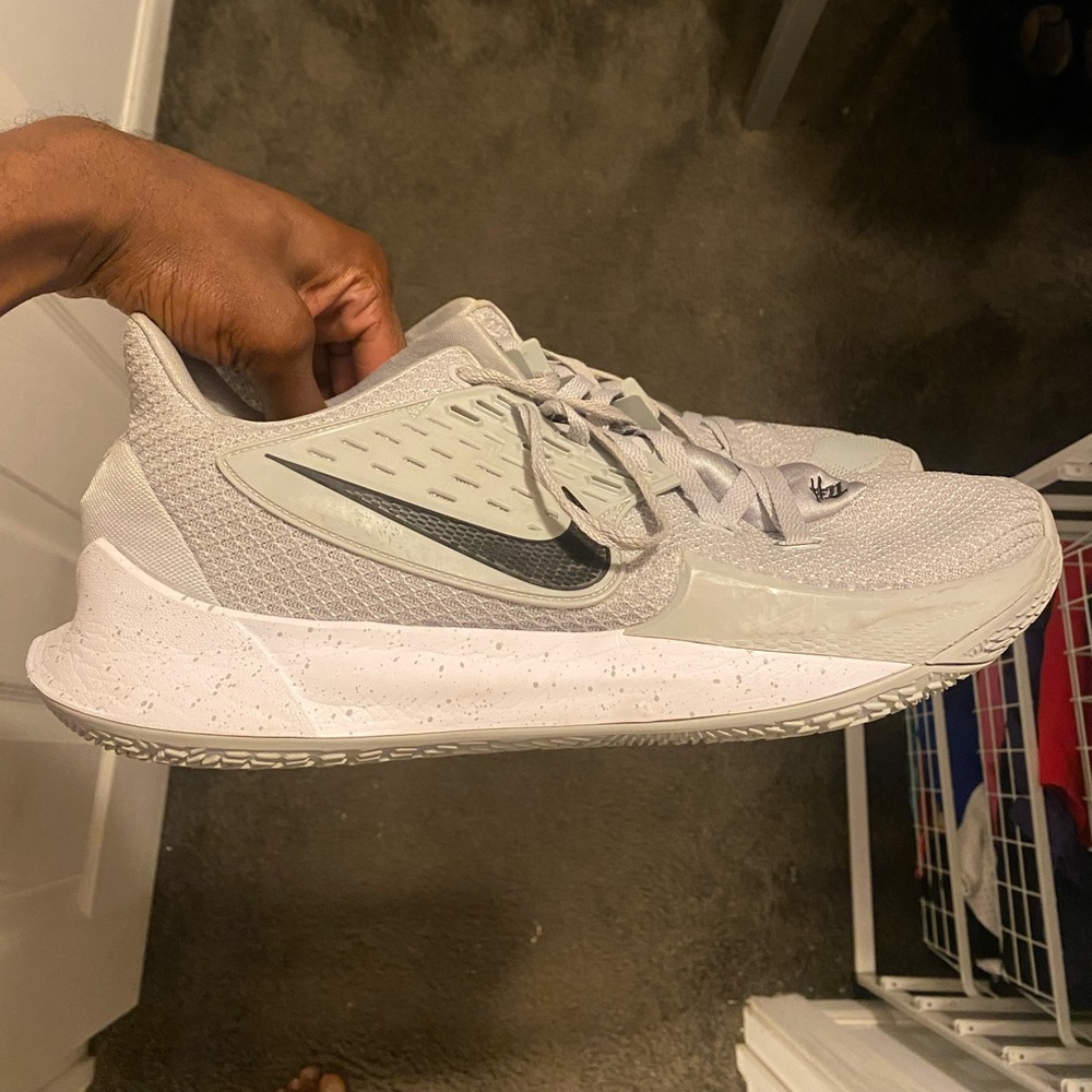 Kyrie 6 Wolf Grey